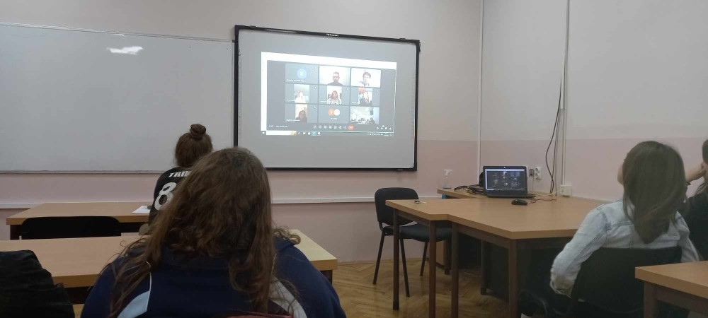 <span class="entry-title-primary">Együtt tanulunk – együtt alkotunk</span> <span class="entry-subtitle">Frontális oktatás helyett határon átívelő virtuális órák</span>