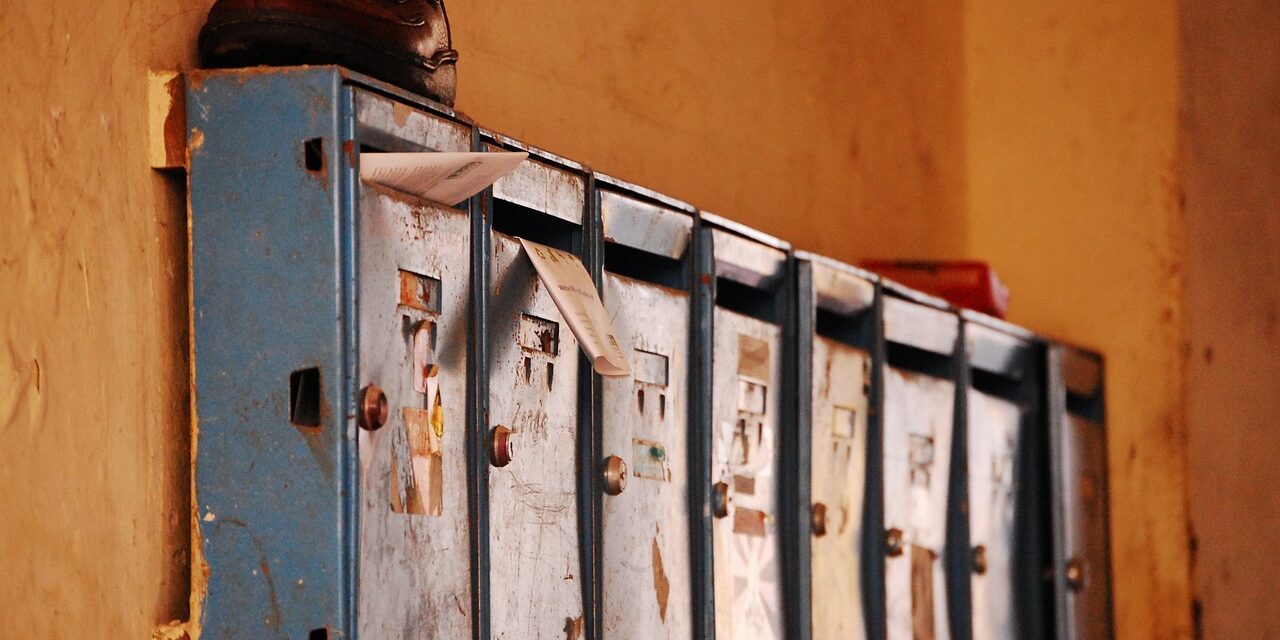 Hogyan fizessük ki a számlákat, ha azokat nem hozza ki a postás?