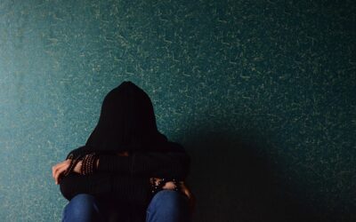 „Nem akartam megölni senkit, én akartam meghalni” Fegyverrel ment iskolába, tizenhat évet ült a börtönben – Interjú Jon Romanóval, aki azt szeretné, ha az ő meglátásai és a története hozzájárulna ahhoz, hogy minél kevesebb iskolai lövöldözés legyen világszerte