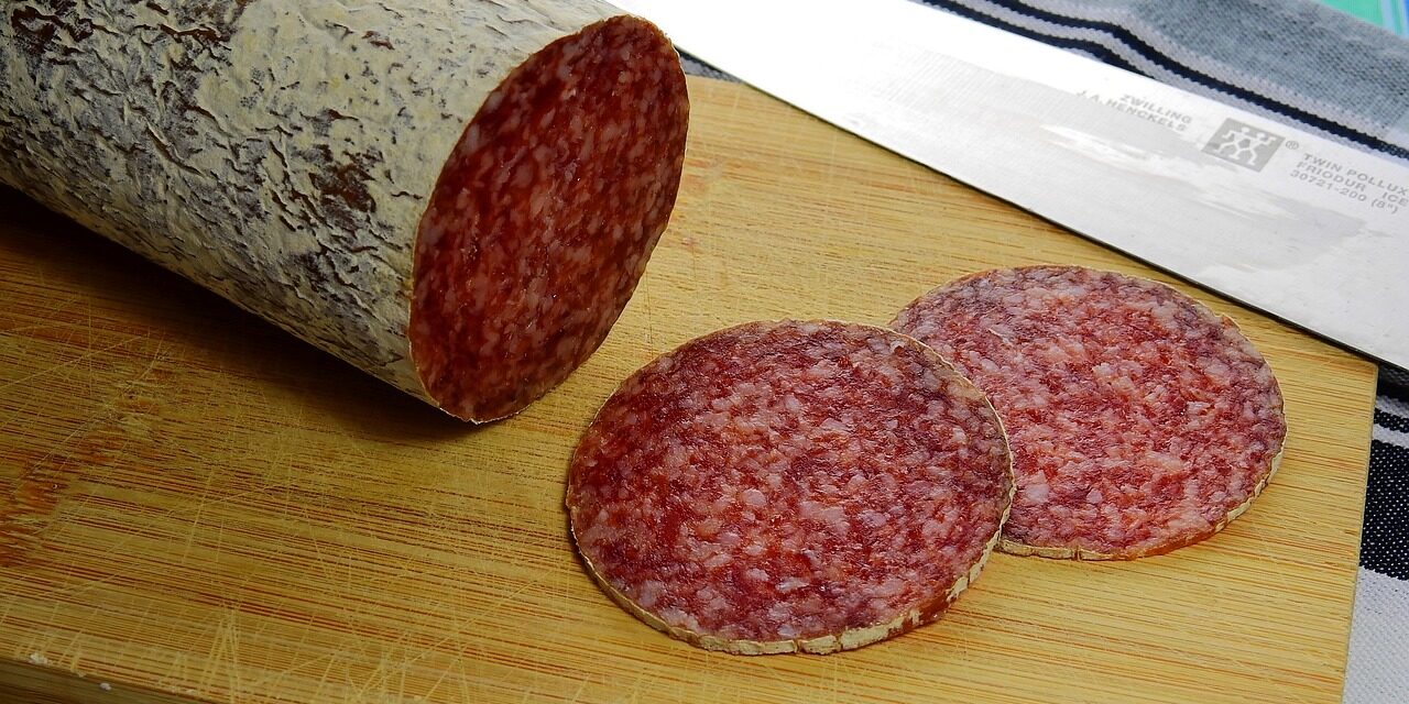 <span class="entry-title-primary">„Elszegényítik, aztán élelmiszerrel veszik meg az embereket”</span> <span class="entry-subtitle">Már nem párizsival akarják "lekenyerezni" a választókat</span>