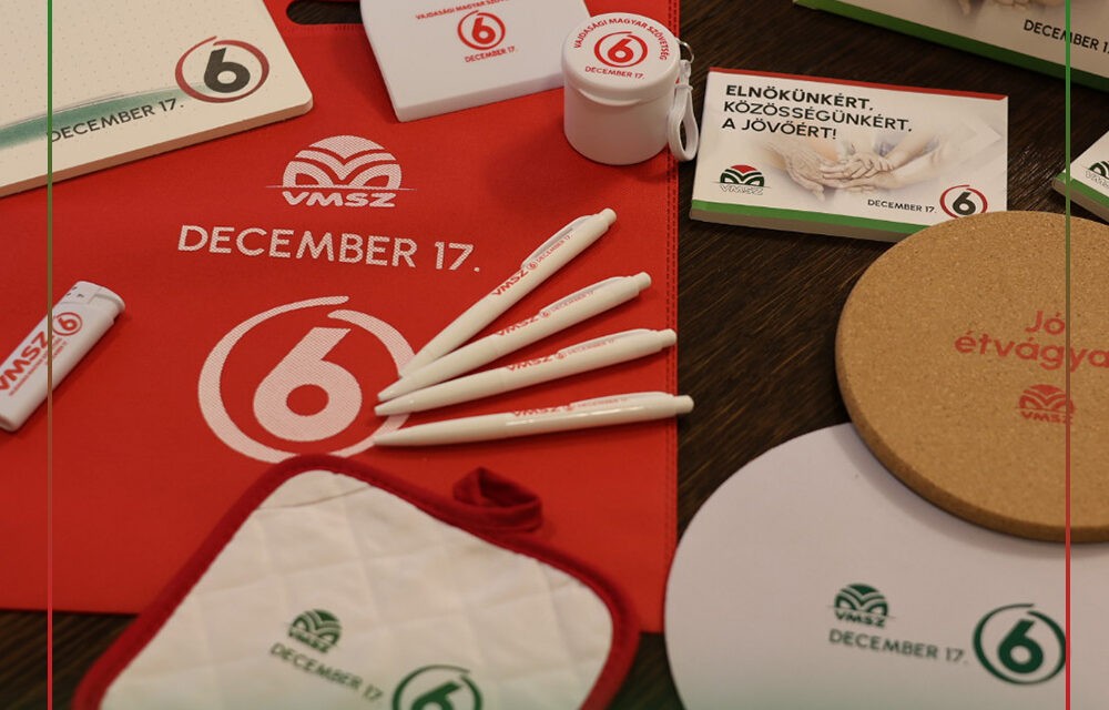 <span class="entry-title-primary">Edényalátét, jégkaparó, toll, esőkabát…</span> <span class="entry-subtitle">Mi van a csomagban? - Ezekkel az ajándékokkal lepi meg a választókat a VMSZ </span>