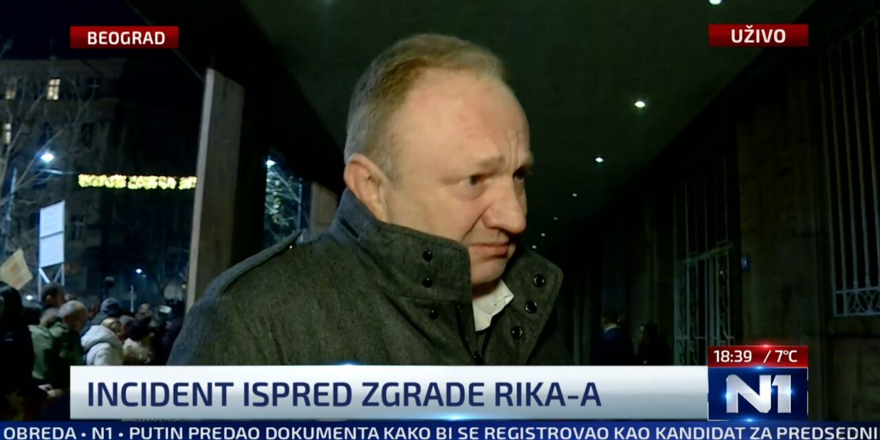 Incidens és rohamrendőrség a RIK épületénél, Đilas sírva fakadt éhségsztrájkoló kollégái miatt