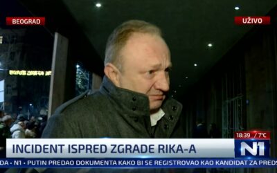 Incidens és rohamrendőrség a RIK épületénél, Đilas sírva fakadt éhségsztrájkoló kollégái miatt