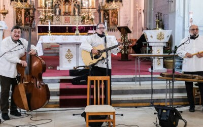 A Kaláka együttes koncertje a zentai Jézus Szíve templomban (Fotógaléria)