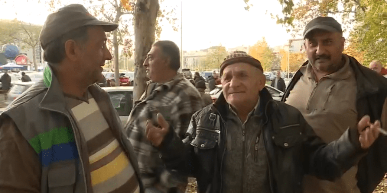 „Vučić mindent megadott nekünk, most még 2500 dinárt is kapunk, hogy rá szavazzunk”