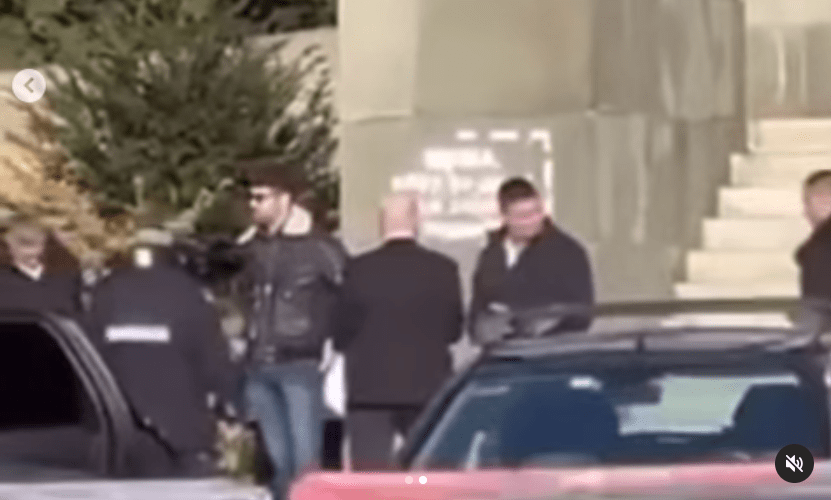 Műhóból készített graffitit a belgrádi zongoraművész, letartóztatták (Fotók)