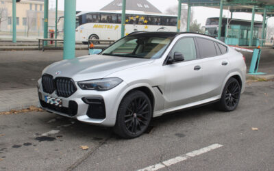 50 milliós BMW X6-ost kapcsoltak le Röszkénél