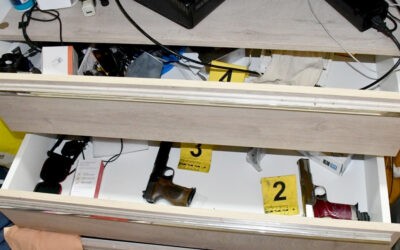 Keménydrogokat és fegyvereket foglaltak le a rendőrök (Fotók)