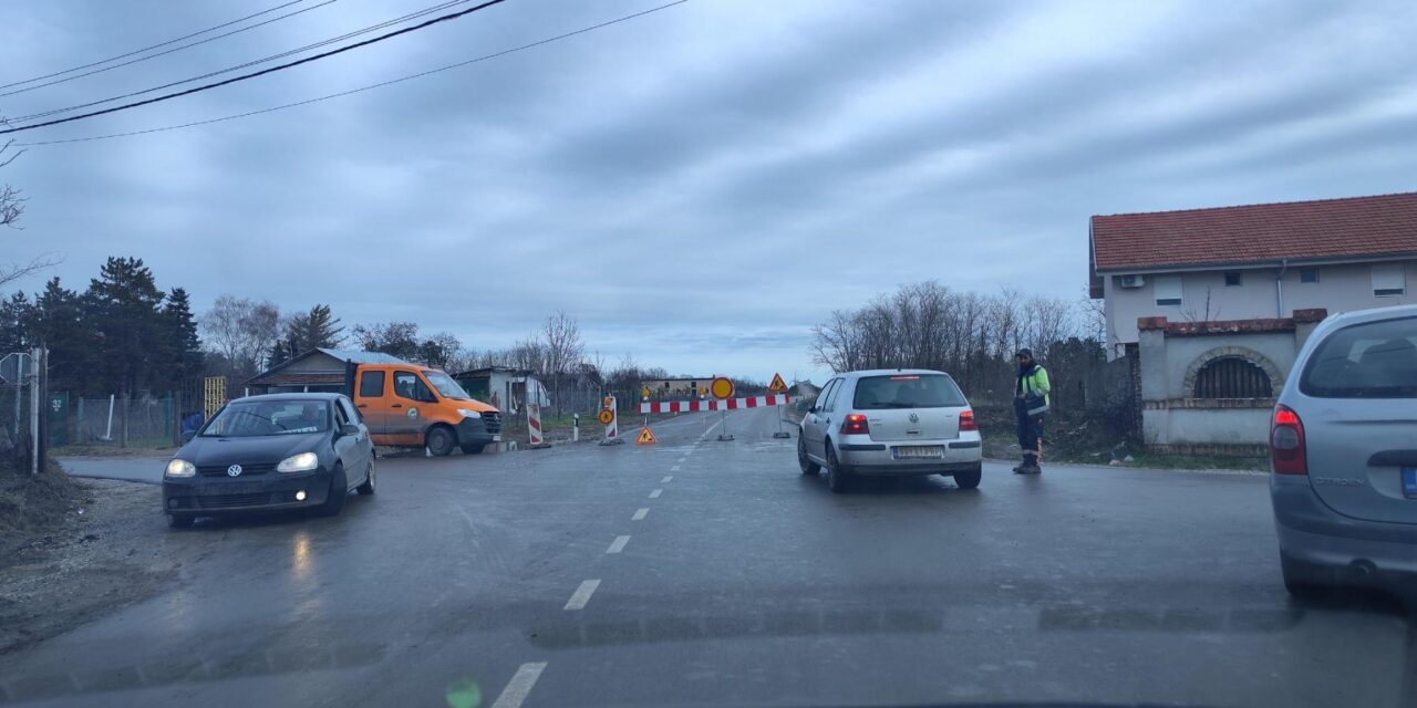 Lezárták Szabadkán a Csorda úton lévő felüljárót is