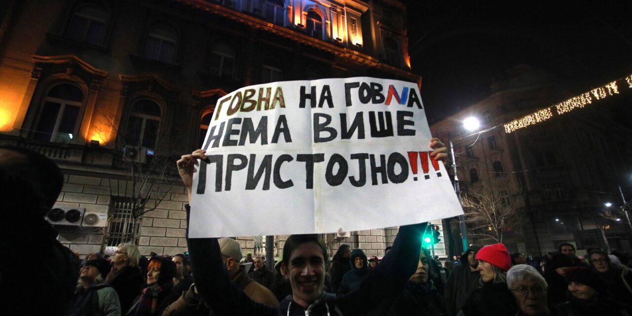 Útlezárásokat jelentettek be a fiatal tiltakozók Belgrádban