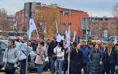 Szendviccsel dobáltak meg a haladók egy újvidéki gimnazistát, mert nem akart pártrendezvényre menni