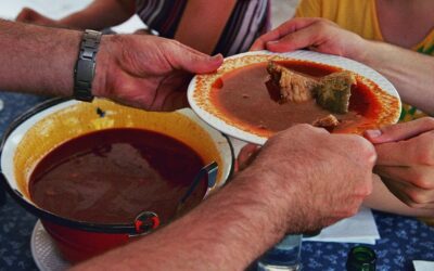 Jótékonysági halászlé-osztás Magyarkanizsán