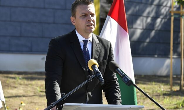 Menczer Tamás: A kormány elvárja, hogy a kárpátaljai magyar kisebbség visszakapja a 2015 előtti jogokat