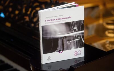 A muzsika hullámhosszán címmel jelent meg kötet a Rádiózenekar történetéről