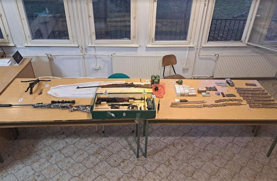 Őrizetben a nyugdíjaskorú újvidéki Rambo