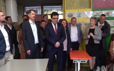 Iskolában kampányol a VMSZ, és ezzel törvényt sért