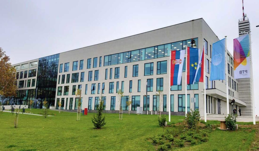 <span class="entry-title-primary">Kinek jó, hogy a Vajdasági RTV szerkesztőségeinek nincsenek főszerkesztői?</span> <span class="entry-subtitle">A márciusban kiírt pályázatokat októberben semmisítették meg</span>