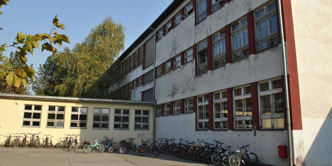 Az iskolaszék mandátuma lejárt – dönthet-e a lemondott igazgató beadványáról?