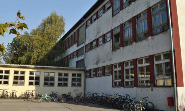 Az iskolaszék mandátuma lejárt – dönthet-e a lemondott igazgató beadványáról?