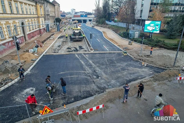 Szombaton megindul a járműforgalom az Újvárosháza melletti aluljáróban (Fotók+Videó)
