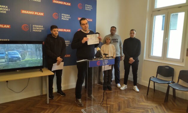 <span class="entry-title-primary">„Szabadkán is durván elcsalták a választásokat, ma estére tüntetésre várjuk a polgárokat”</span> <span class="entry-subtitle">Párhuzamos névjegyzék, halott- és fantomszavazók, rendőri nyomásgyakorlás, szavazatvásárlás…</span>