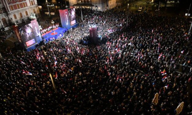 „A szabadságra éhesek az emberek, nem párizsi szalámira”