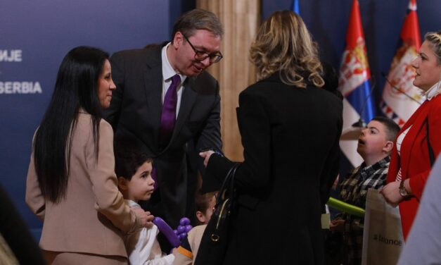 Újabb állami támogatásokat harangozott be a szerb elnök