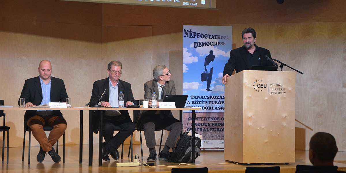 <span class="entry-title-primary">„Cinkosokká váltunk a saját nemzethalálunkban”</span> <span class="entry-subtitle">A közbeszédben a nemzethalál helyett egy statisztikai fogyás jelenik meg, és az efölött való siránkozás – Nevén kellene nevezni a dolgokat, pontos diagnózist kellene felállítani, mert enélkül nem lehet továbblépni</span>