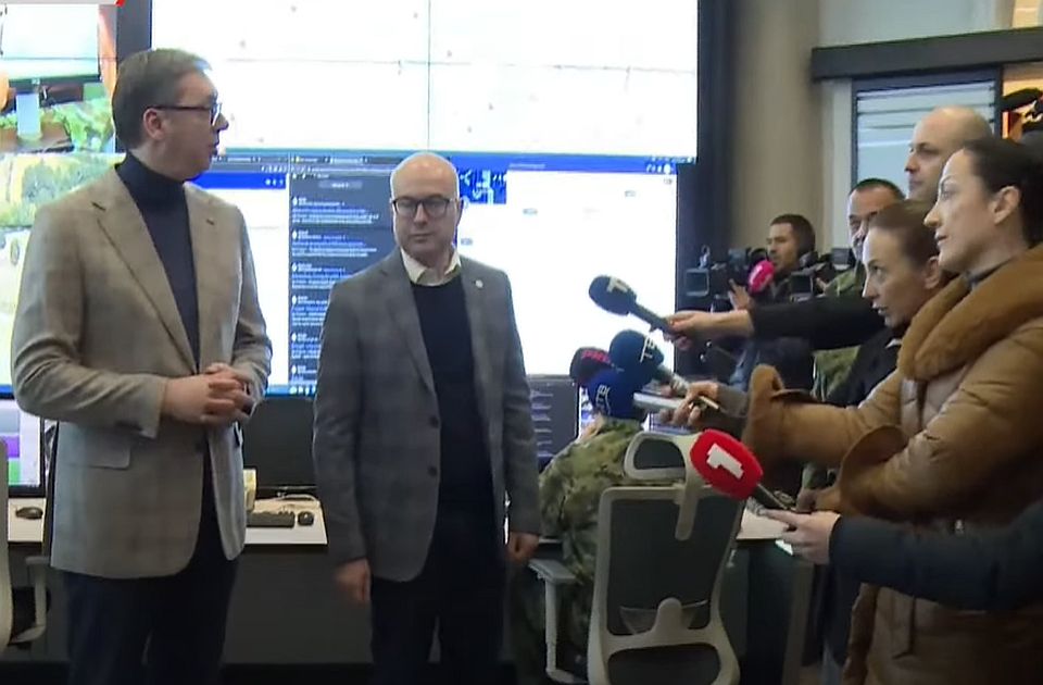 Nem helyénvaló és veszélyes is, hogy Vučić újságírókat vitt a Katonai Biztonsági Ügynökségbe