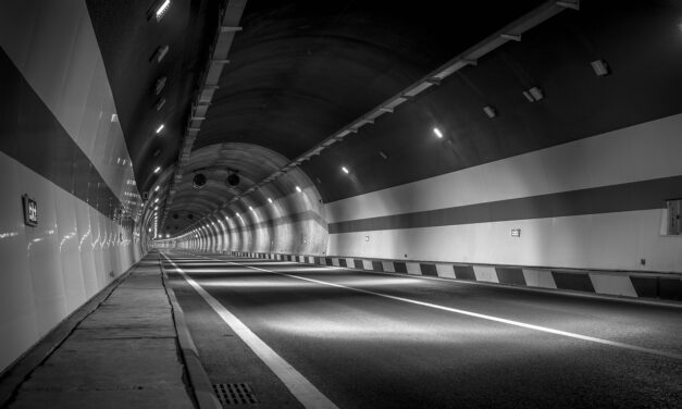 Negyvennyolc sofőr ment szembe a forgalommal az alagútakban