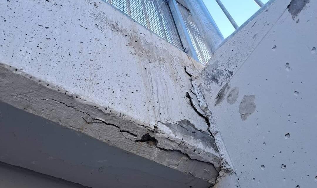 Egy hónappal a megnyitását követően már omladozik az új szabadkai aluljáró (Fotók)