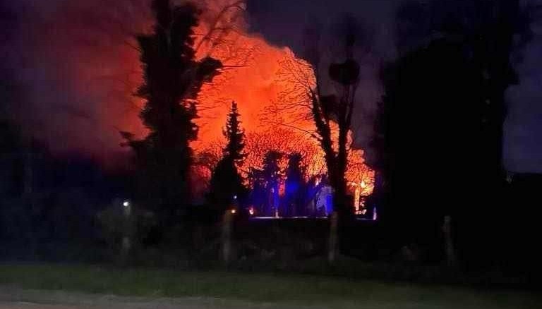 Hatalmas tűz ütött ki a bezdáni gyógyfürdőben