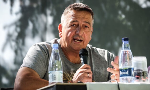 Bayer Zsolt: Iszonyodom attól a nagy, erős, csöndes embertől, aki a nagyapám volt