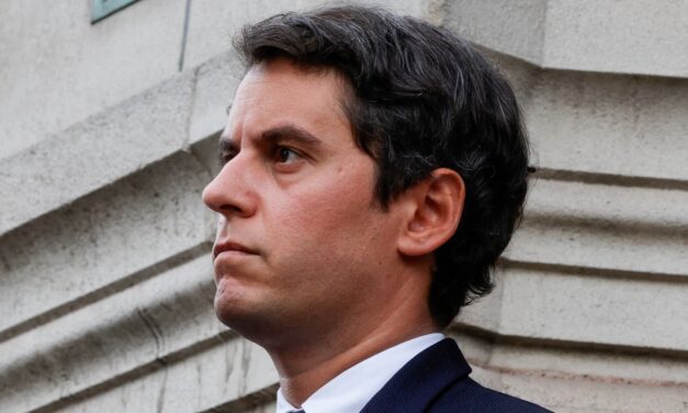 Meleg miniszterelnöke lett Franciaországnak (is)