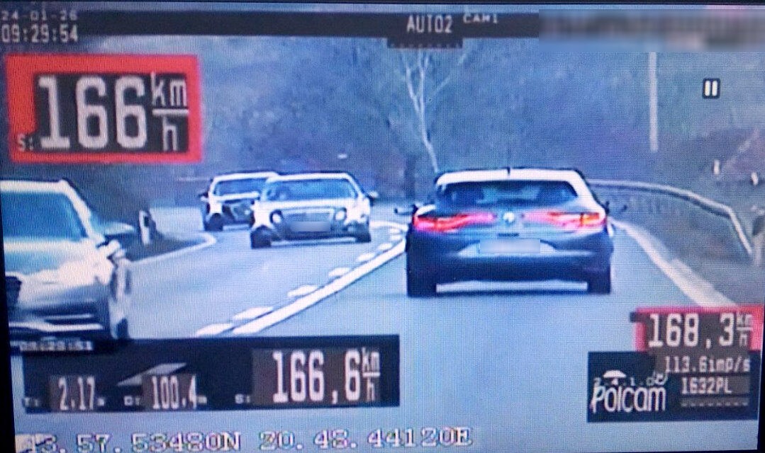 A megengedett sebesség kétszeresével vezetett a Renault sofőrje