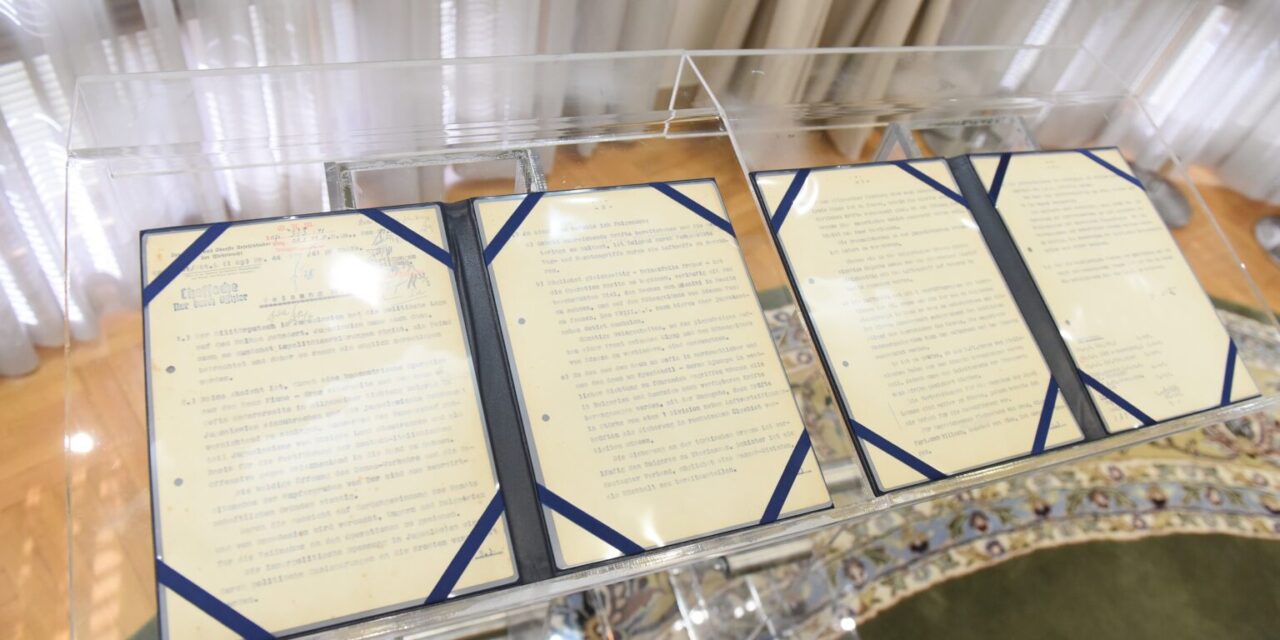 Belgrádban kiállították Hitler dekrétumát, amellyel elrendelte a Jugoszlávia elleni támadást