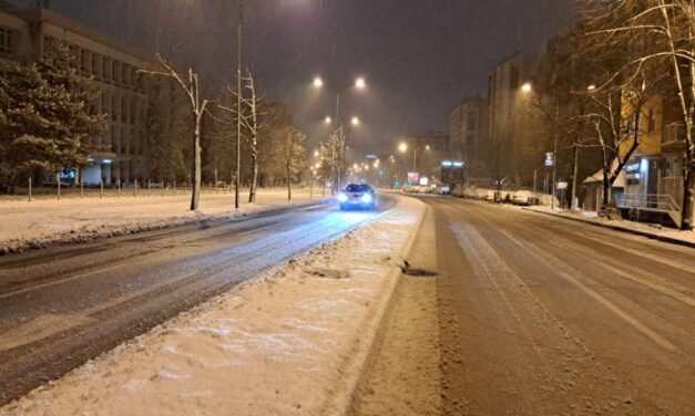 Egész nap havazhat Újvidéken, nehézkes a közlekedés