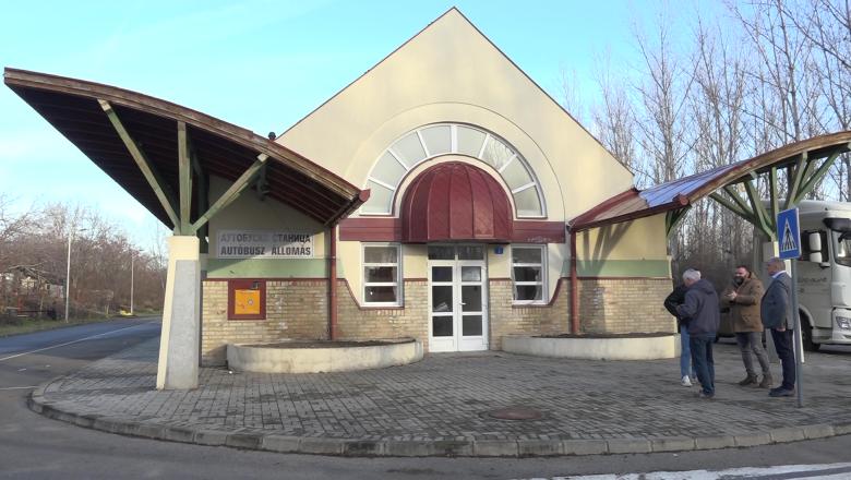 <span class="entry-title-primary">Akár egy rossz szappanopera!</span> <span class="entry-subtitle">Olvasói levél a magyarkanizsai buszállomással kapcsolatban</span>