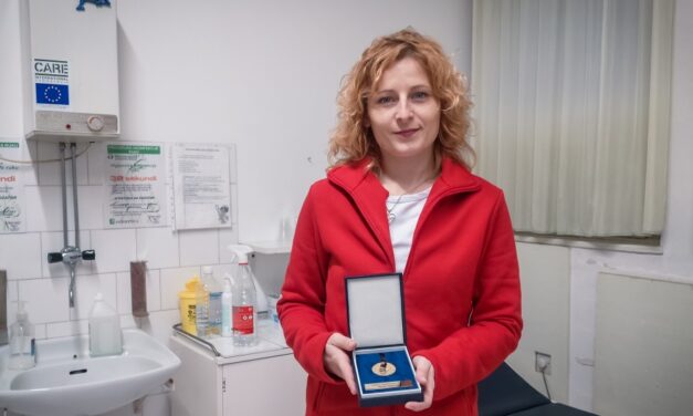 <span class="entry-title-primary">A mentőautó a második otthona</span> <span class="entry-subtitle">Interjú dr. Nagyabonyi Orsolyával, a magyarkanizsai mentőállomás orvosával </span>