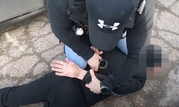 Több kilogramm keménydrogot találtak a gyanúsítottnál (Videón a letartóztatás)