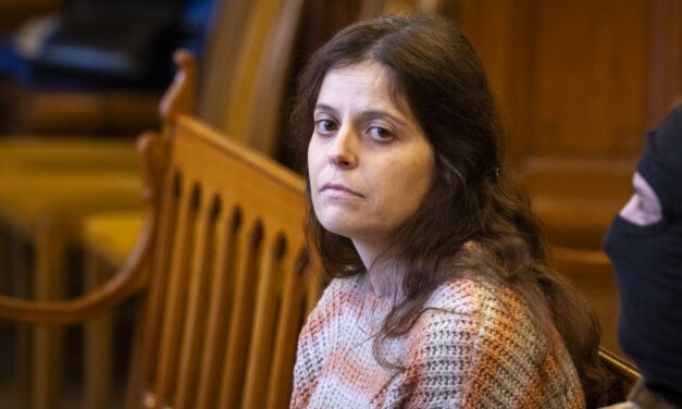 Láncon vezettek a magyar hatóságok egy elítéltet, felháborodtak az olaszok