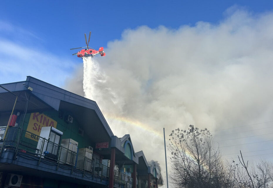 Robbanások a lángoló bevásárlóközpontban, sikerült lokalizálni a tüzet