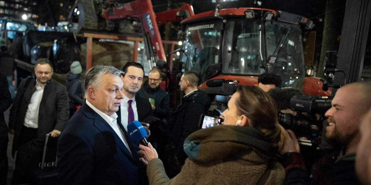 Orbán Viktor Brüsszel belvárosában tüntető gazdákkal találkozott