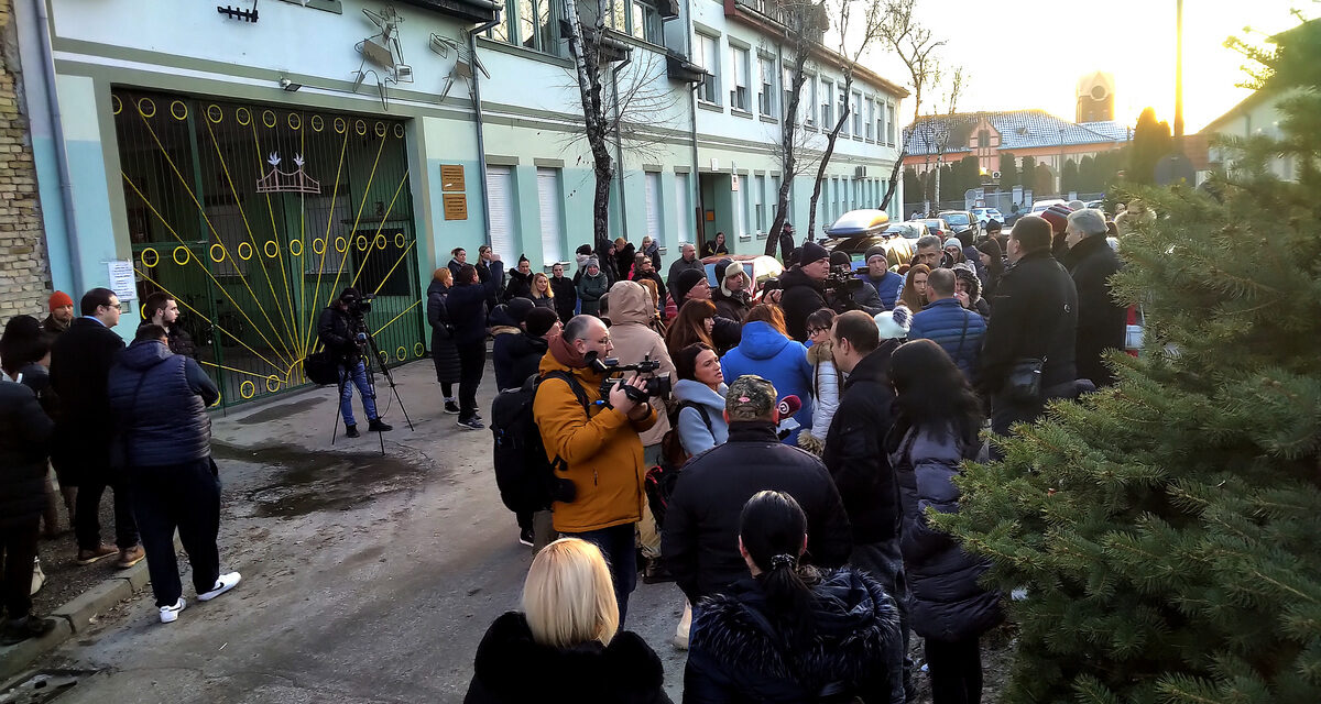 <span class="entry-title-primary">Fontosabb-e az iskola hírneve a gyerekek biztonságánál?</span> <span class="entry-subtitle">Mit megadtak volna a szülők a Ribnikar iskolában, ha tudják azokat az információkat, amiket most a Széchenyi iskola diákjainak a szülei tudnak</span>