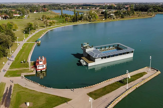 Ugrás a jövőbe: Még az idén elkészül az úszó medence a Palicsi-tóban