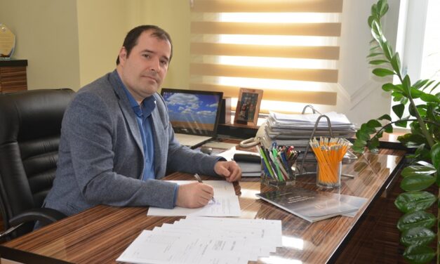 <span class="entry-title-primary">„Ha lesz rá lehetőségem, vállalom a polgármester-jelöltséget”</span> <span class="entry-subtitle">Interjú Fejsztámer Róberttel, Magyarkanizsa polgármesterével</span>