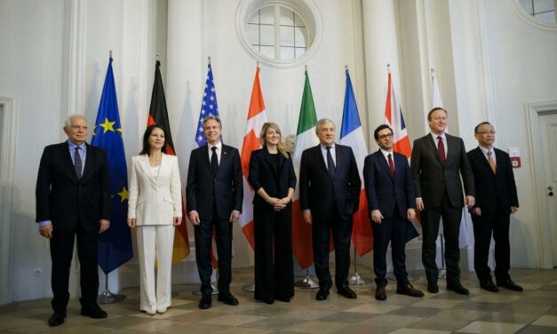 Aggódik Európa, hogy Trump győzelme esetén kikerül az USA biztonsági ernyője alól