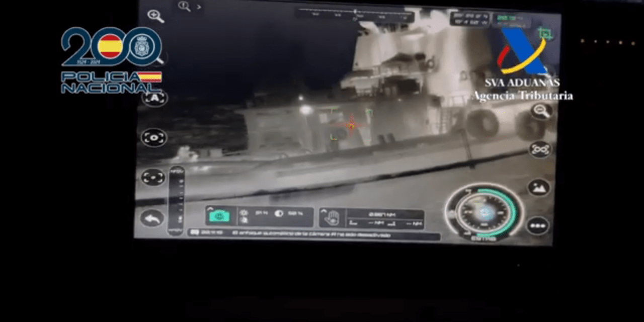 Egy szerb férfi túszul ejtette egy kokaint szállító hajó teljes legénységét (Videóval)