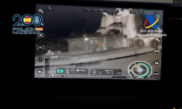 Egy szerb férfi túszul ejtette egy kokaint szállító hajó teljes legénységét (Videóval)