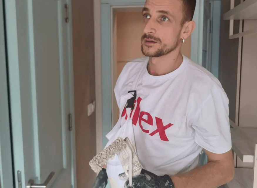 A szobafestő, aki tesz is a nőkért